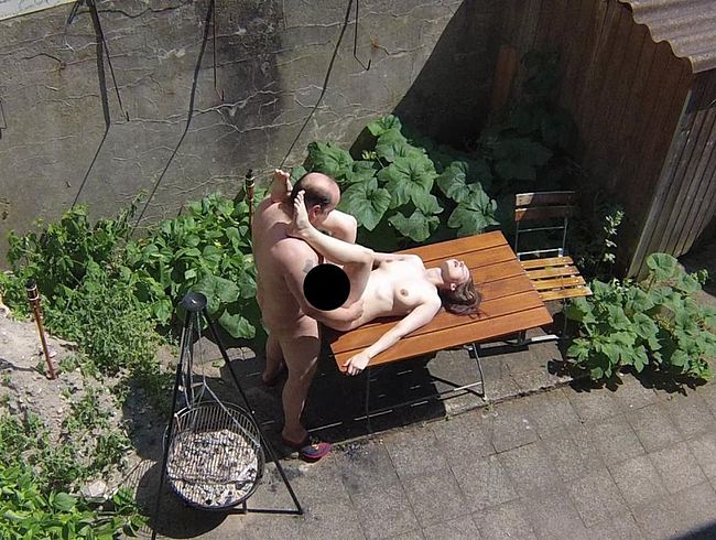 NadineCays Porno Video: Heimlicher fi** mit dem Fetten Hausmeister